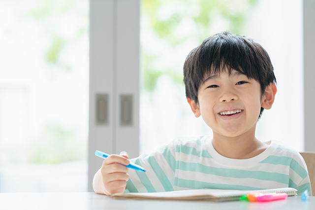 近視は世界的に増加中。日本の小学生34%が近視の疑いがあるとのデータも