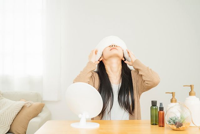 人工涙液の使用や、冷たいタオルで冷やすという民間療法はいいの?