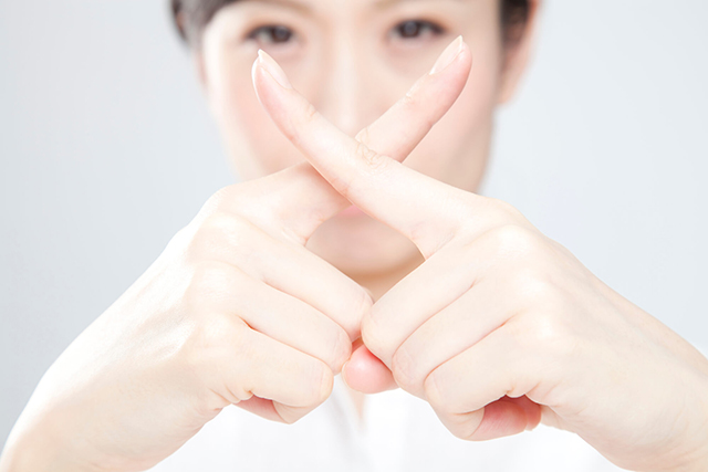 コンタクトレンズ装用中に点眼しない方がいい目薬がある！？市販品の正しい選び方や使い方を紹介