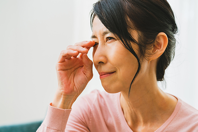 コンタクトレンズを装着すると視界がぼやける!?原因や対処方法をチェック