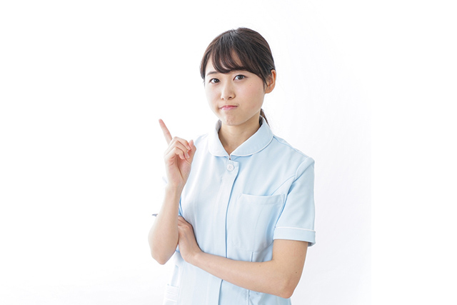 コンタクトレンズのつけっぱなしは危険!? 眼病や失明のリスク、誤って寝たときの対処法を解説