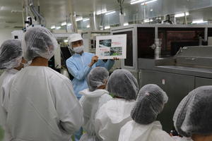 工場見学ツアーの様子