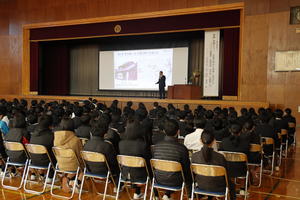 講演の様子①
