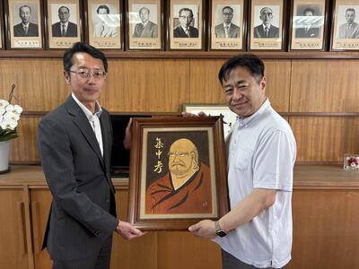 木曽川西小学校刻画寄贈