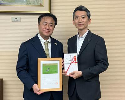 新潟県庁での贈呈式の様子