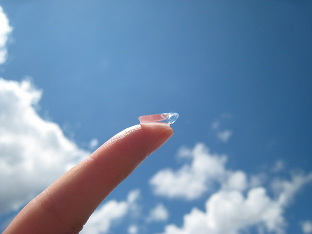 1DAYコンタクトレンズであっても泳ぐ際はレンズをはずすのが原則